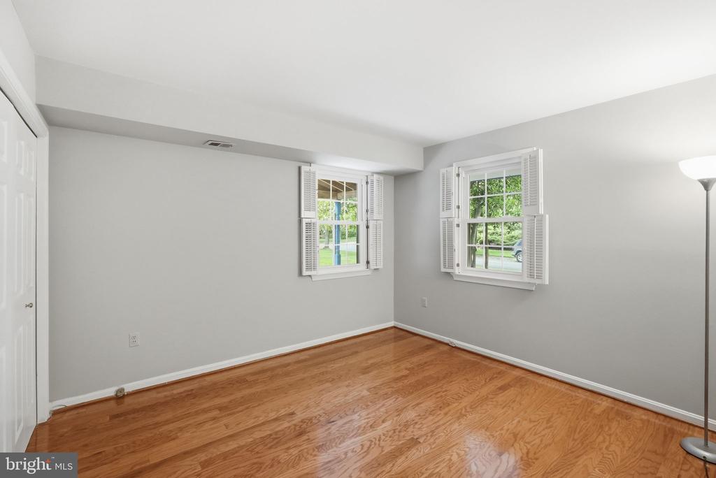 809 WOODLEY DRIVE