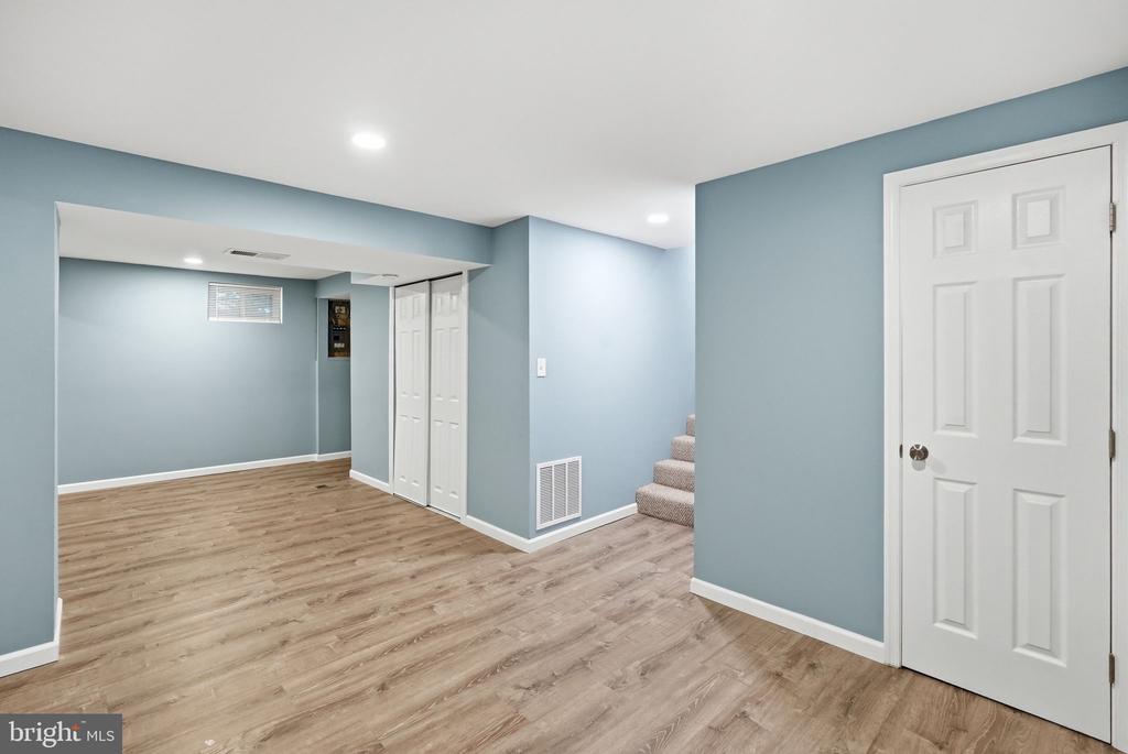 809 WOODLEY DRIVE