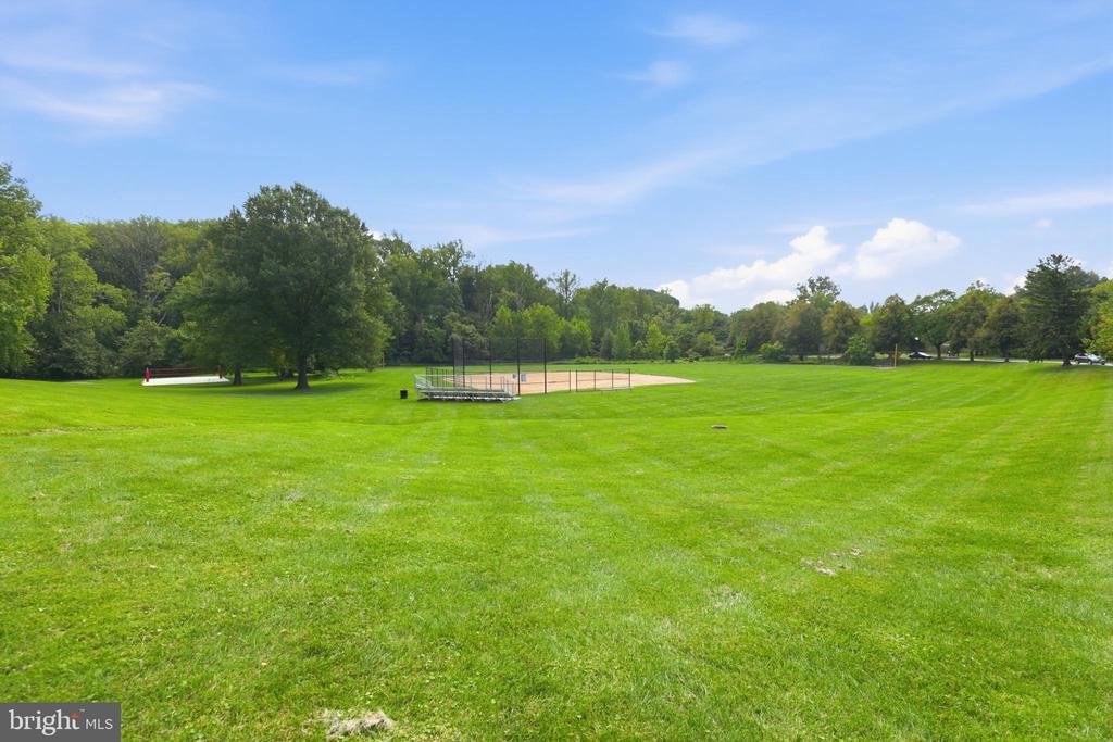 809 WOODLEY DRIVE