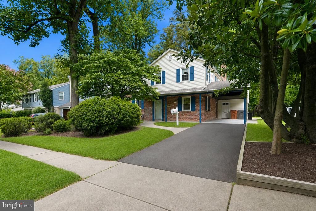 809 WOODLEY DRIVE