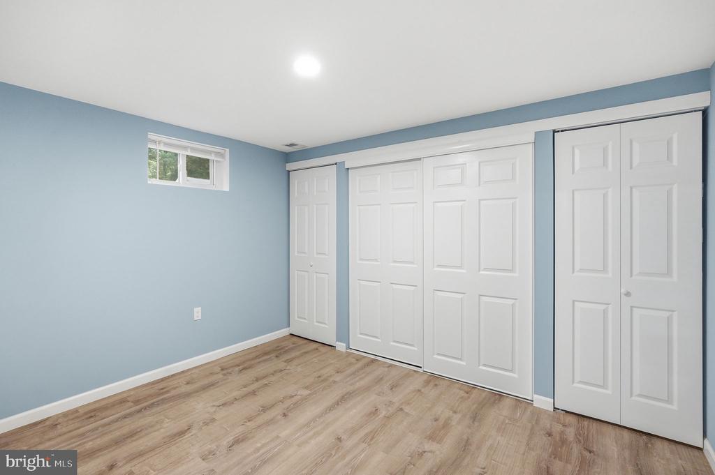 809 WOODLEY DRIVE