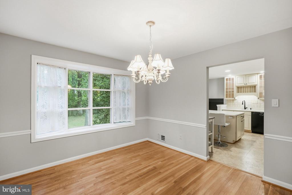 809 WOODLEY DRIVE