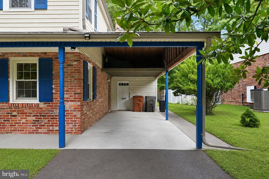 809 WOODLEY DRIVE