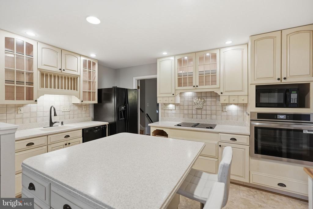 809 WOODLEY DRIVE
