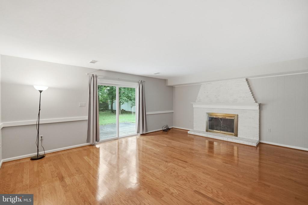 809 WOODLEY DRIVE