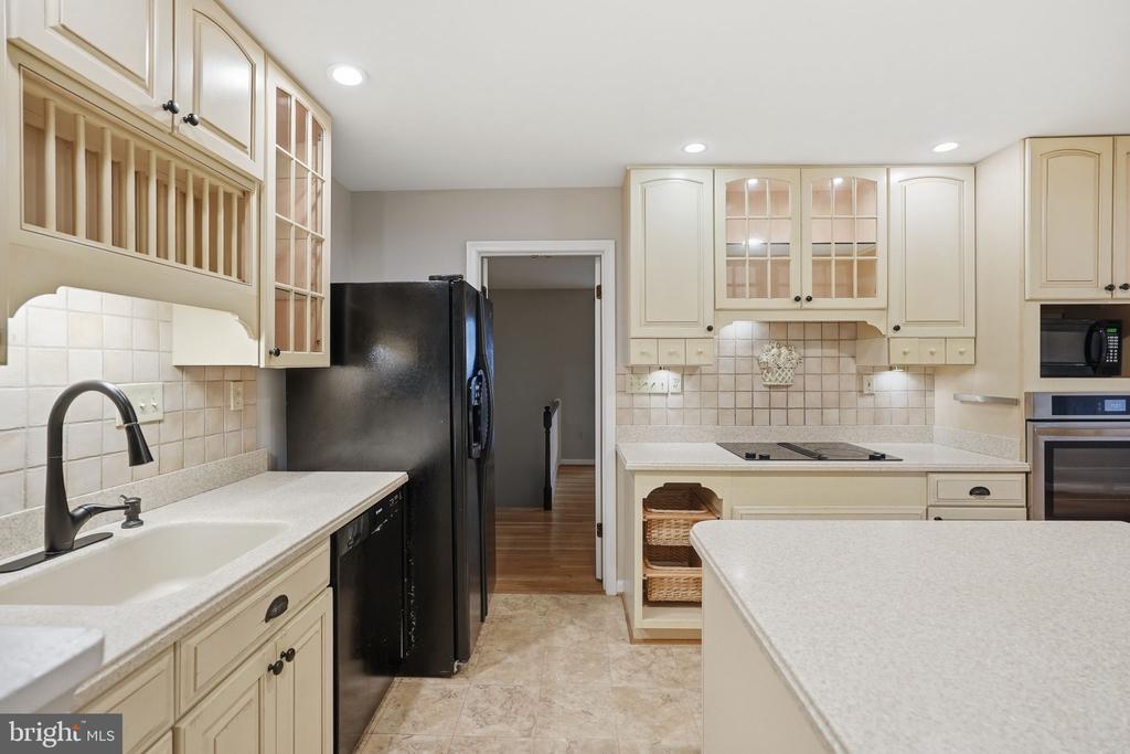 809 WOODLEY DRIVE