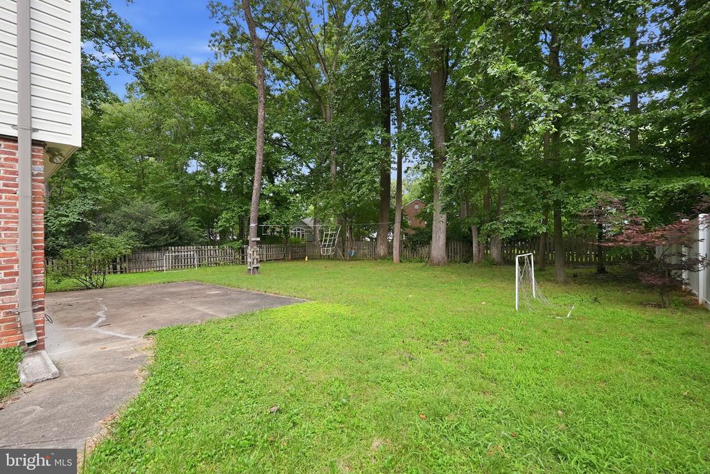 809 WOODLEY DRIVE