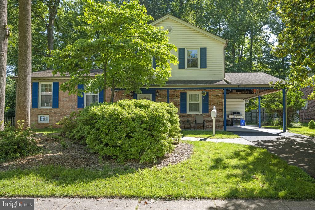 809 WOODLEY DRIVE