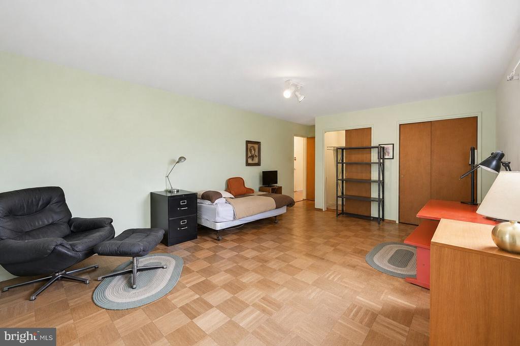 5301 WESTBARD CIRCLE Unit: 334