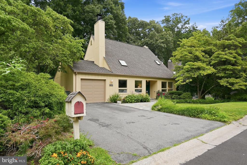 11213 ANGUS PLACE