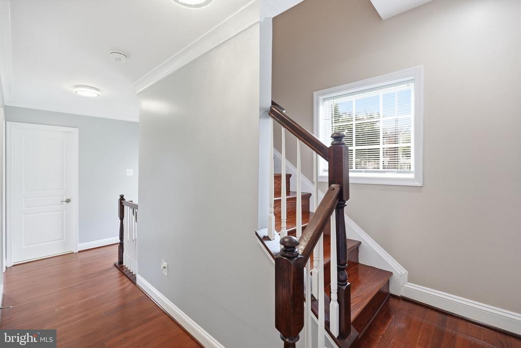 232 PARKVIEW AVENUE