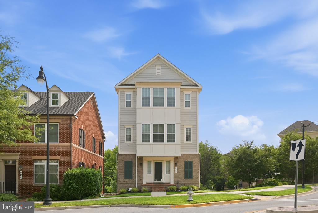 232 PARKVIEW AVENUE