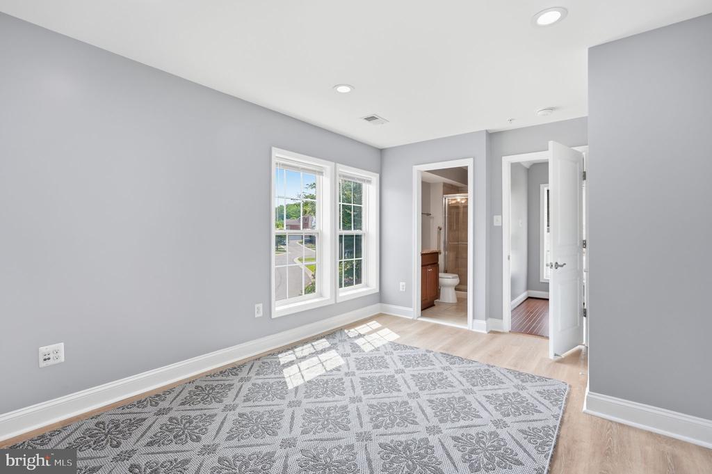 232 PARKVIEW AVENUE