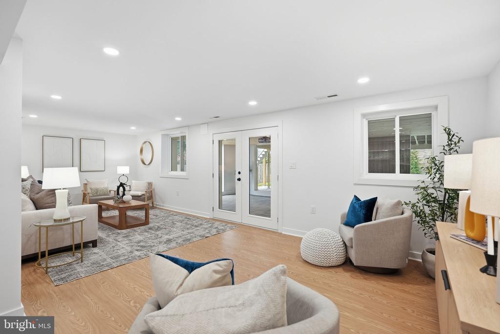 2713 NAVARRE DRIVE