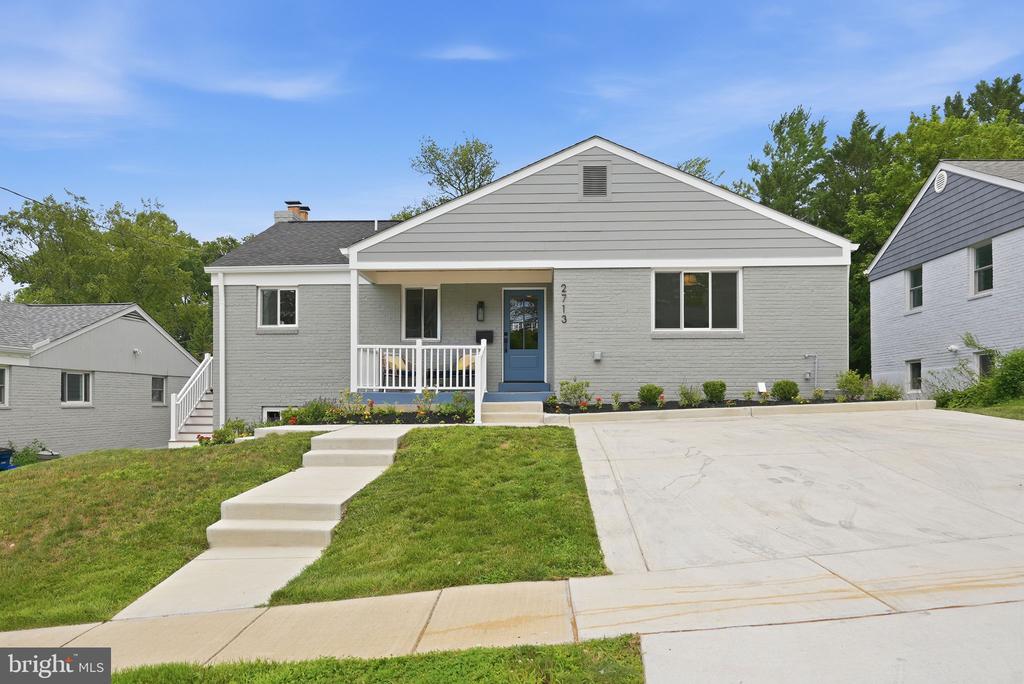 2713 NAVARRE DRIVE