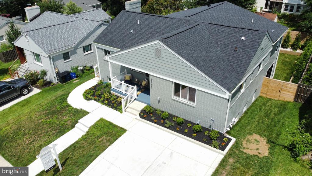 2713 NAVARRE DRIVE