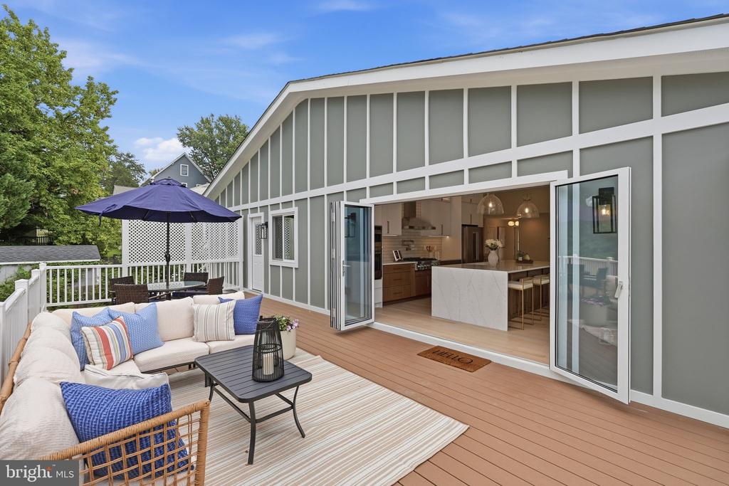 2713 NAVARRE DRIVE