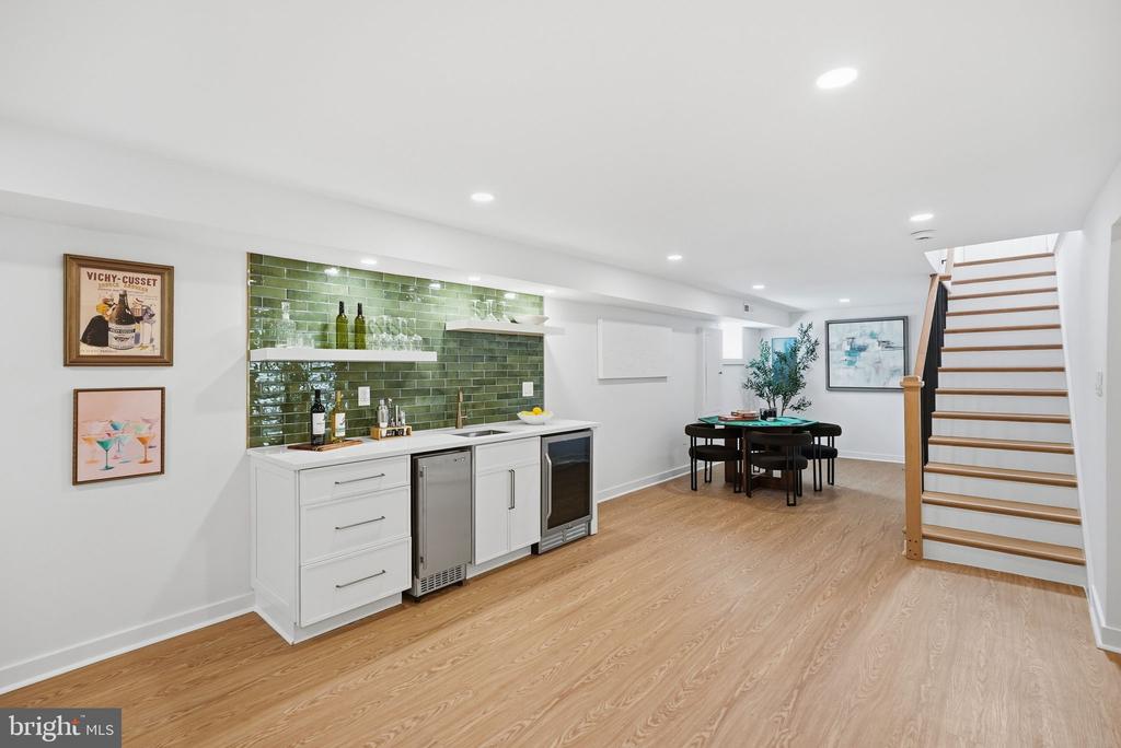 2713 NAVARRE DRIVE