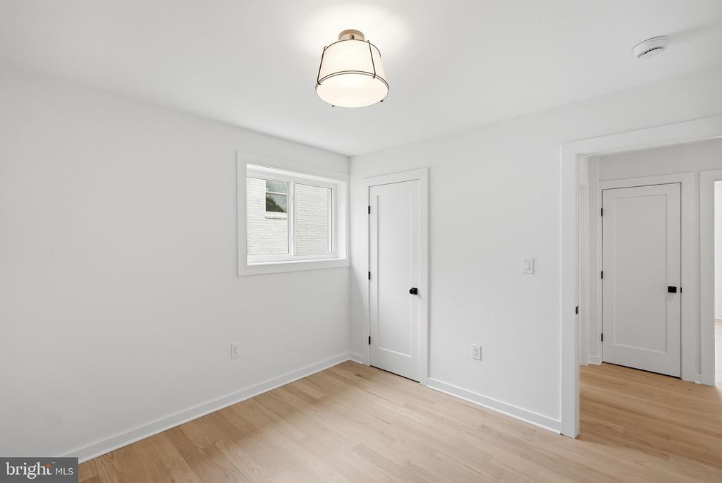 2713 NAVARRE DRIVE