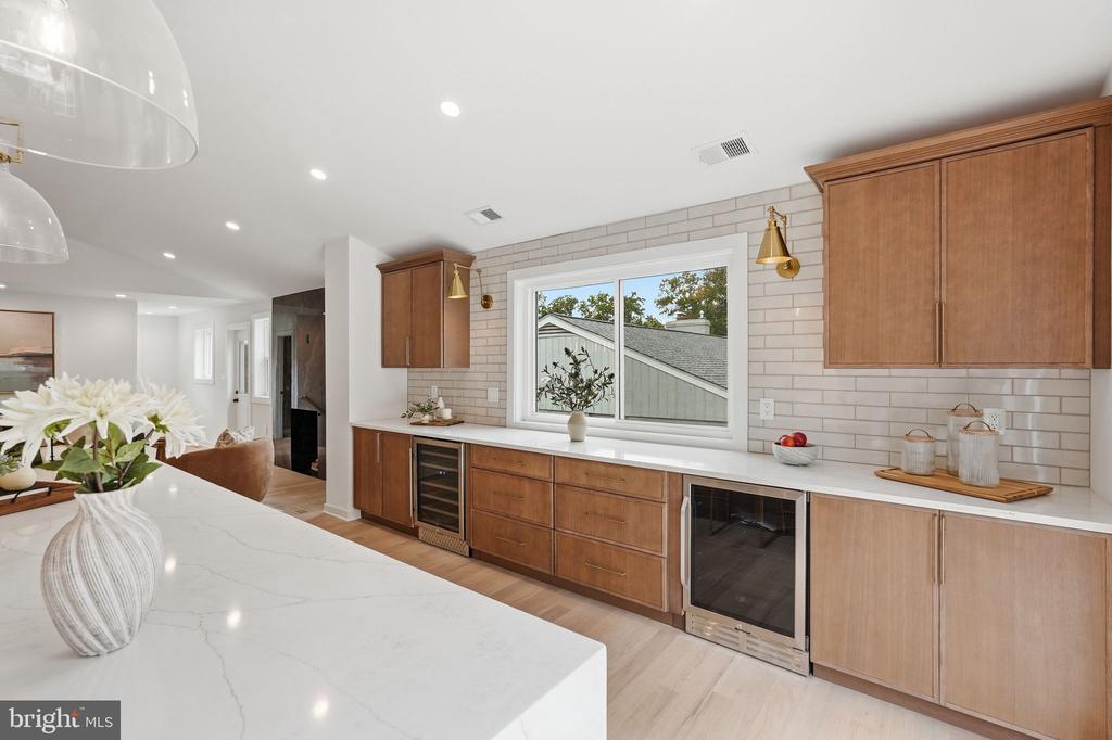 2713 NAVARRE DRIVE