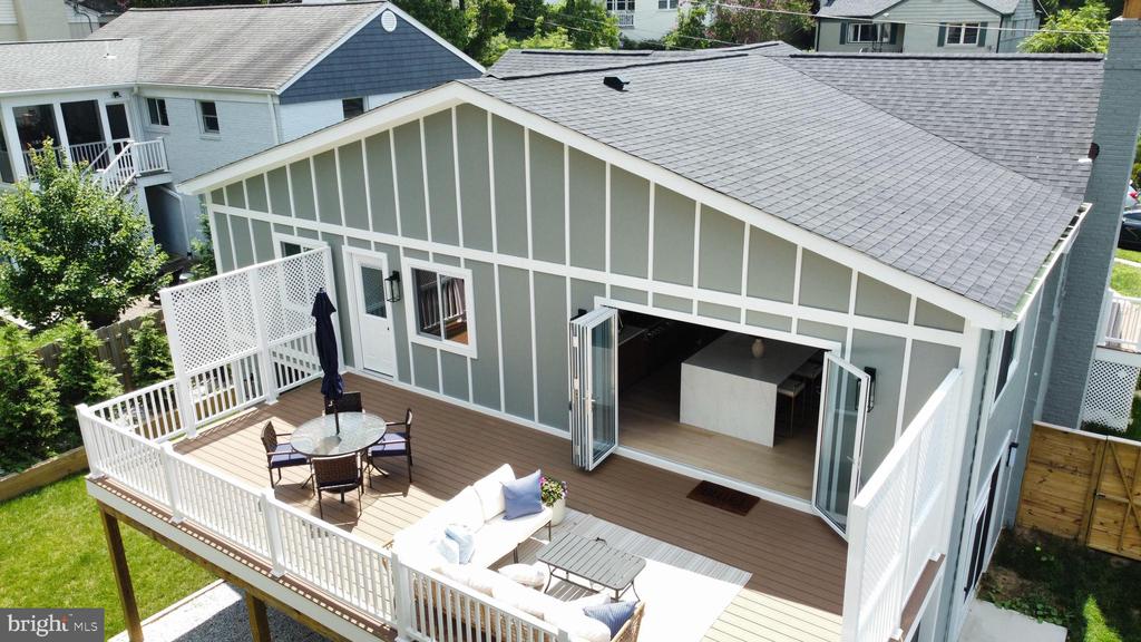 2713 NAVARRE DRIVE