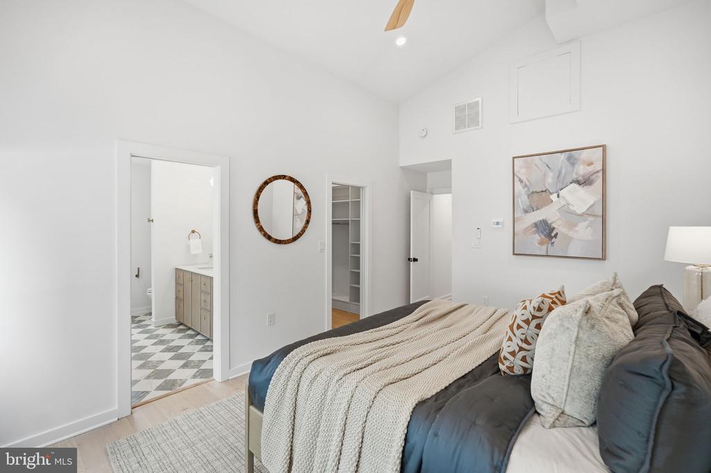 2713 NAVARRE DRIVE