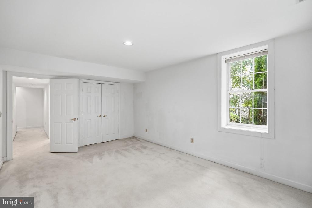 10417 SNOW POINT DRIVE