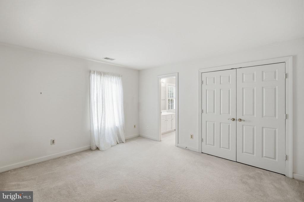 10417 SNOW POINT DRIVE