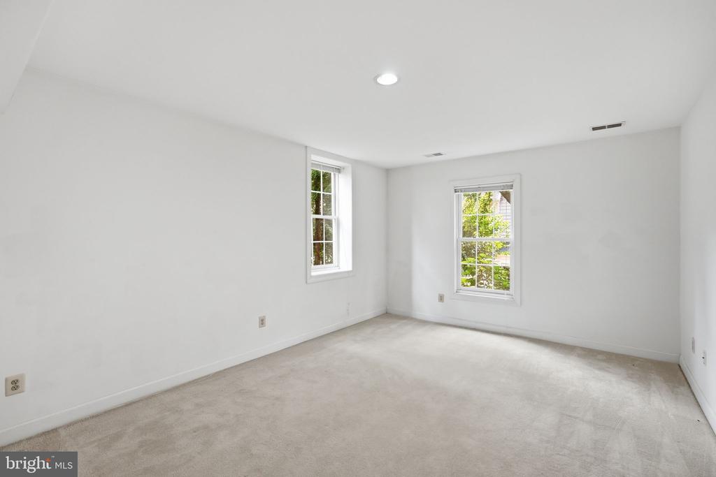 10417 SNOW POINT DRIVE