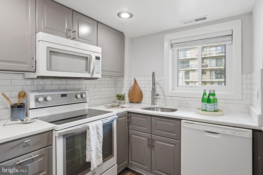 3310 S 28TH STREET S 102