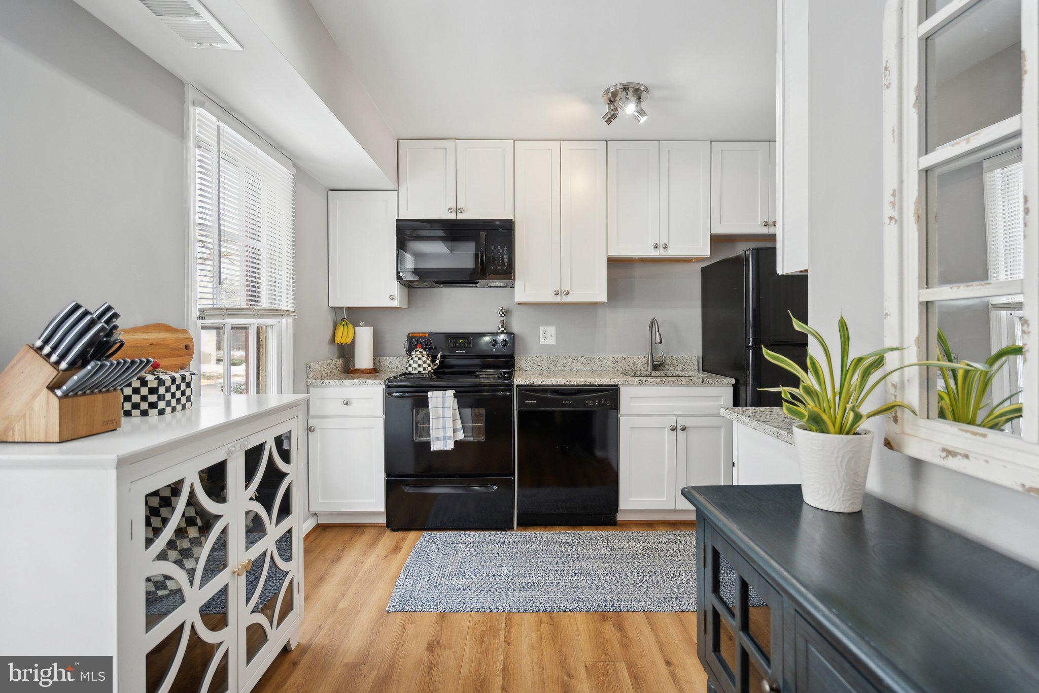 6356 Pine View Ct #62c