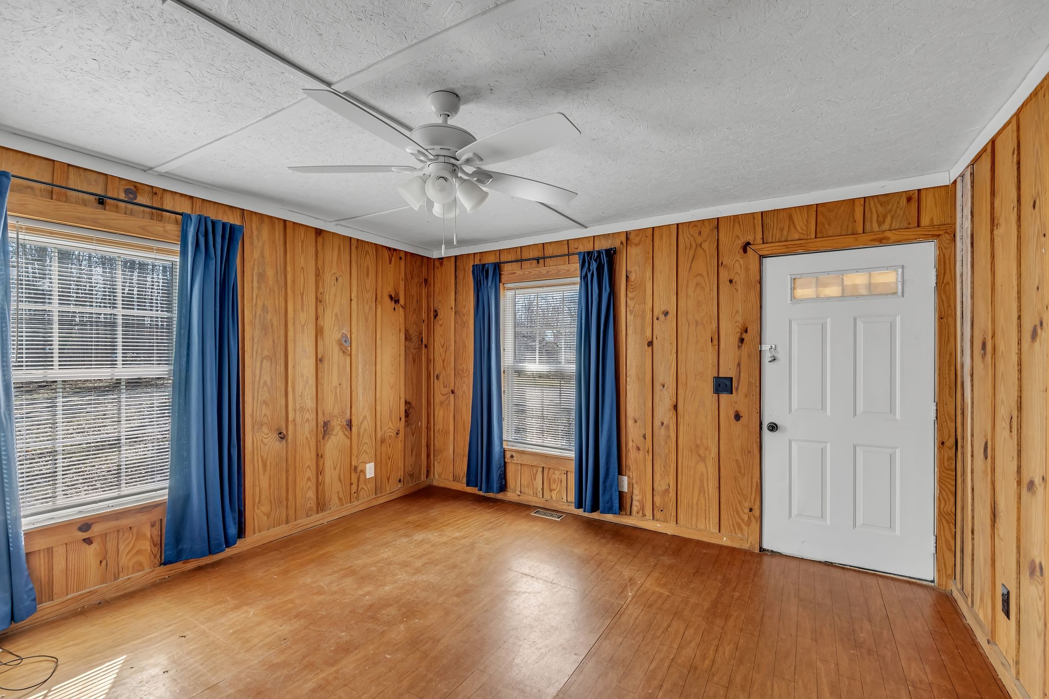 290 Deerwood Rd