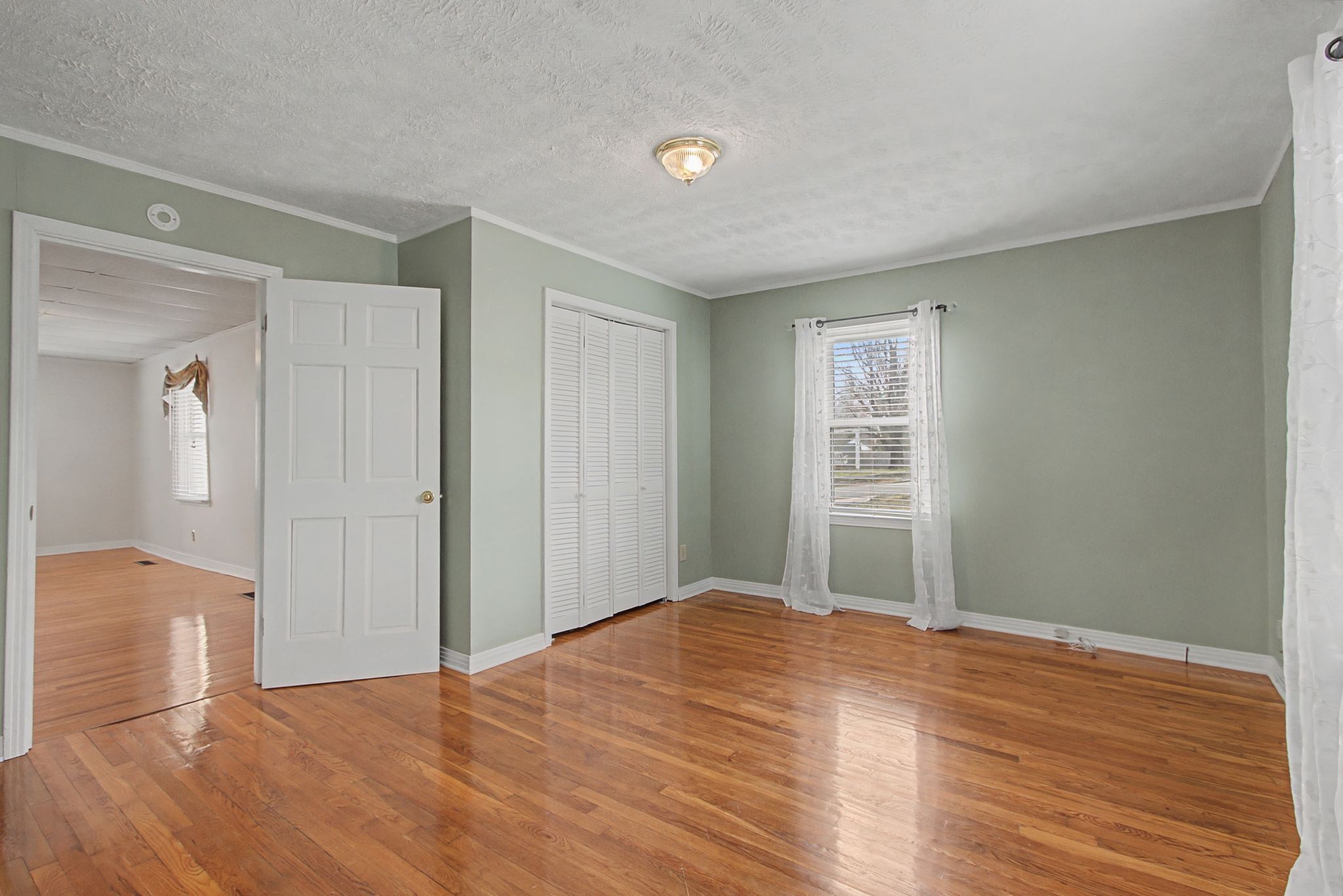 704 Fleming St
