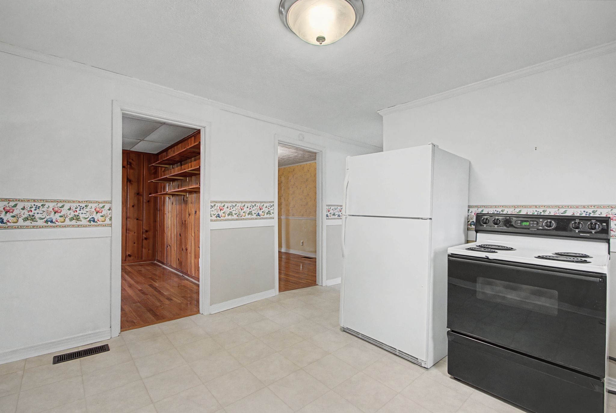 704 Fleming St