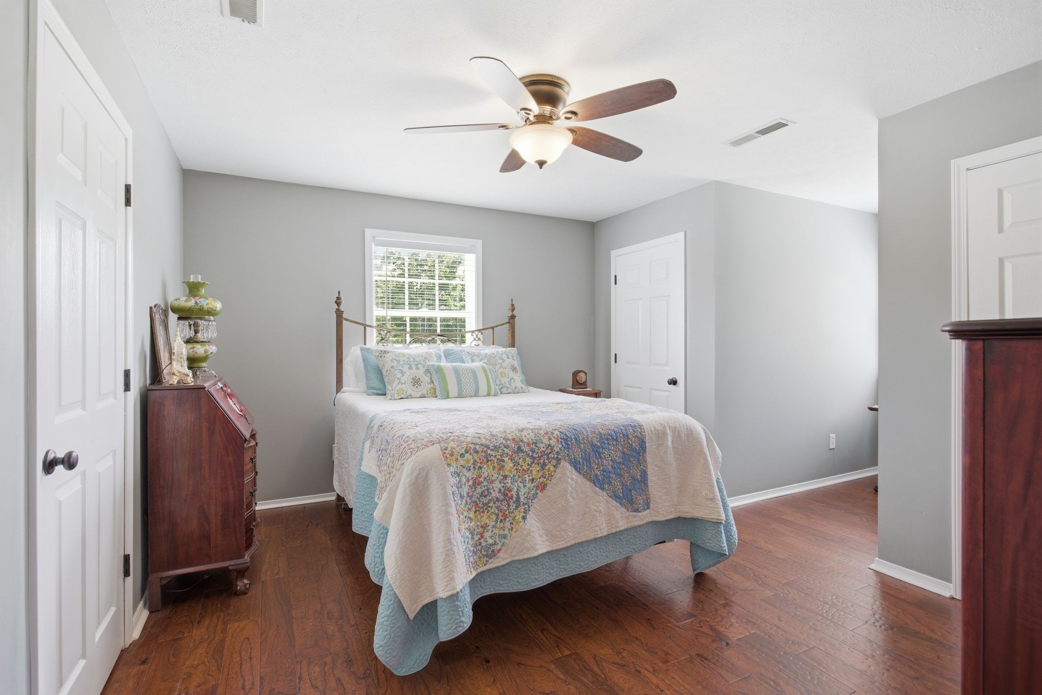131 Pin Oaks Ln