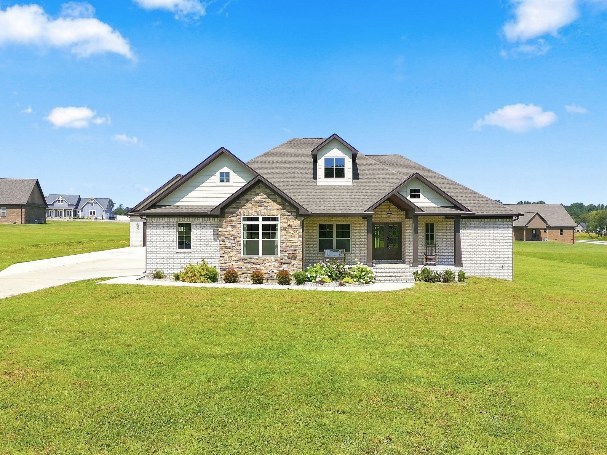 114 Hurst Dr