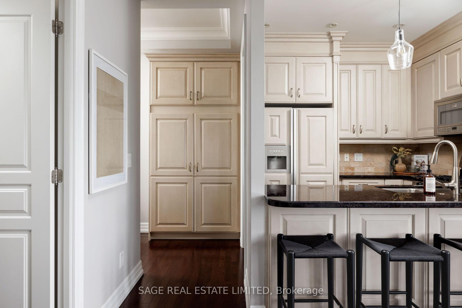 21 Burkebrook Place 416