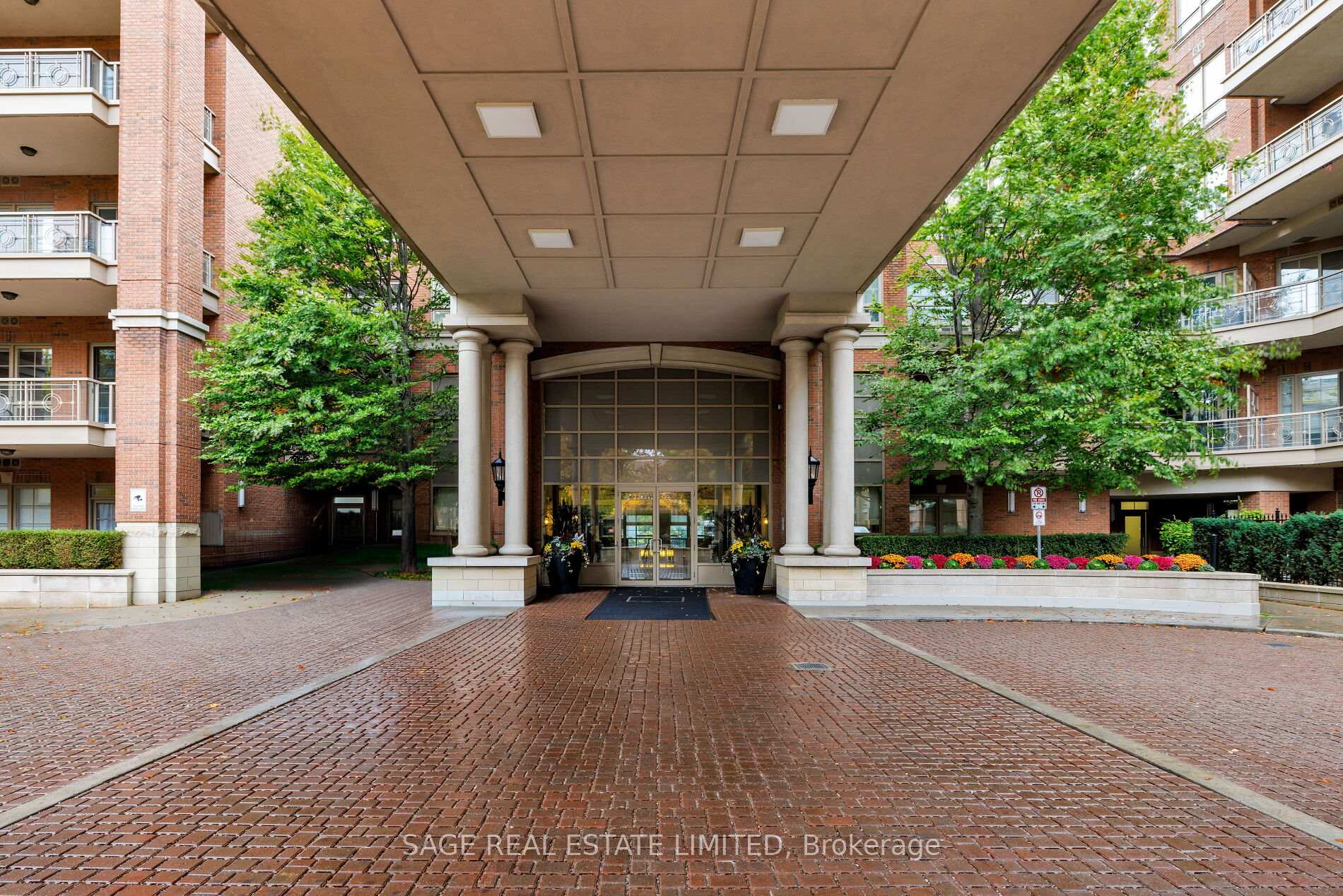 21 Burkebrook Place 416