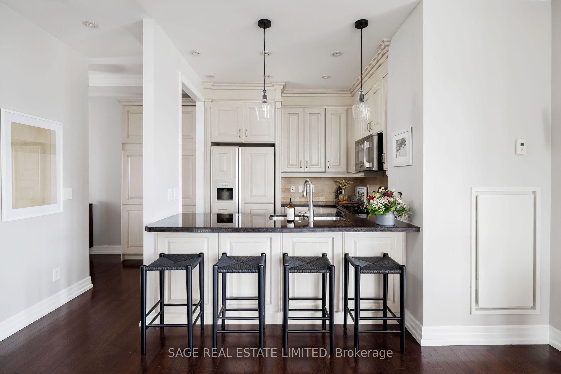 21 Burkebrook Place 416