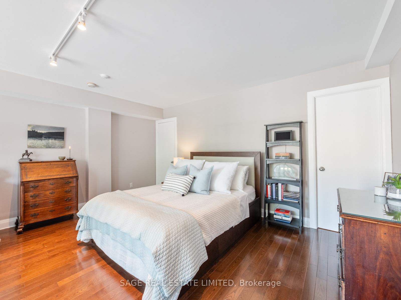 #204 - 2012 Queen Street, Toronto Unit: 204