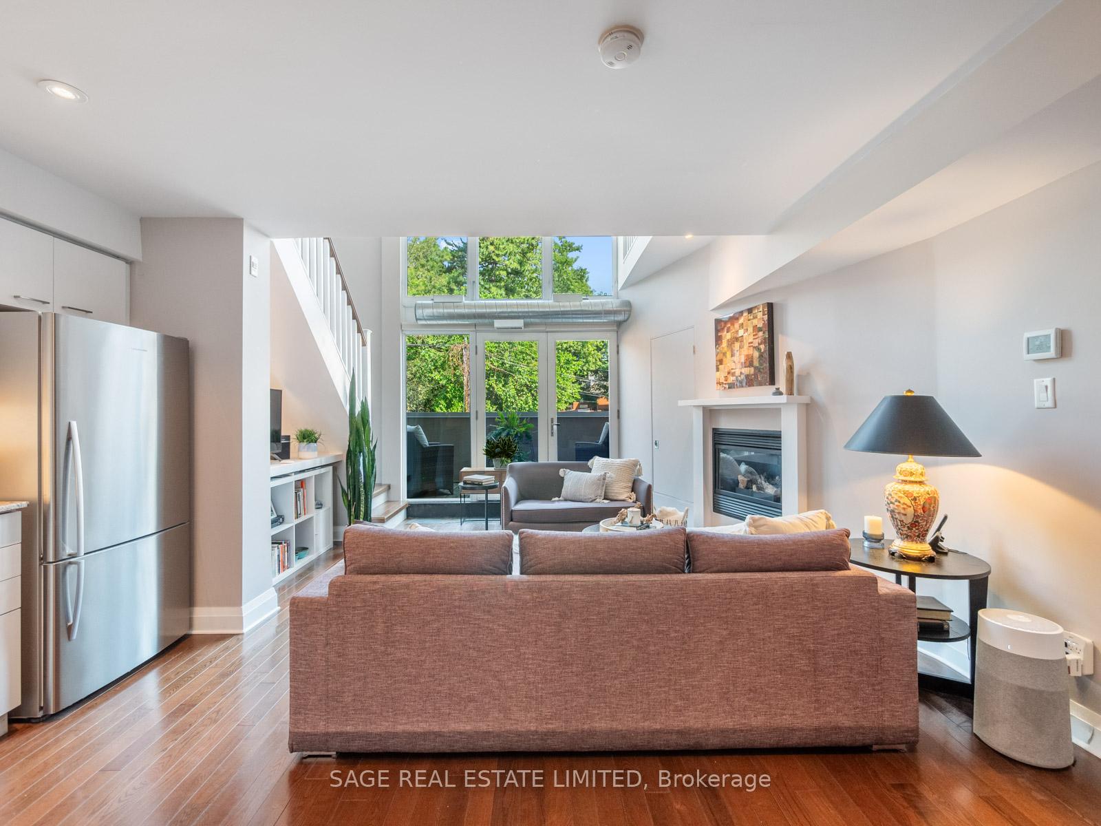 #204 - 2012 Queen Street, Toronto Unit: 204