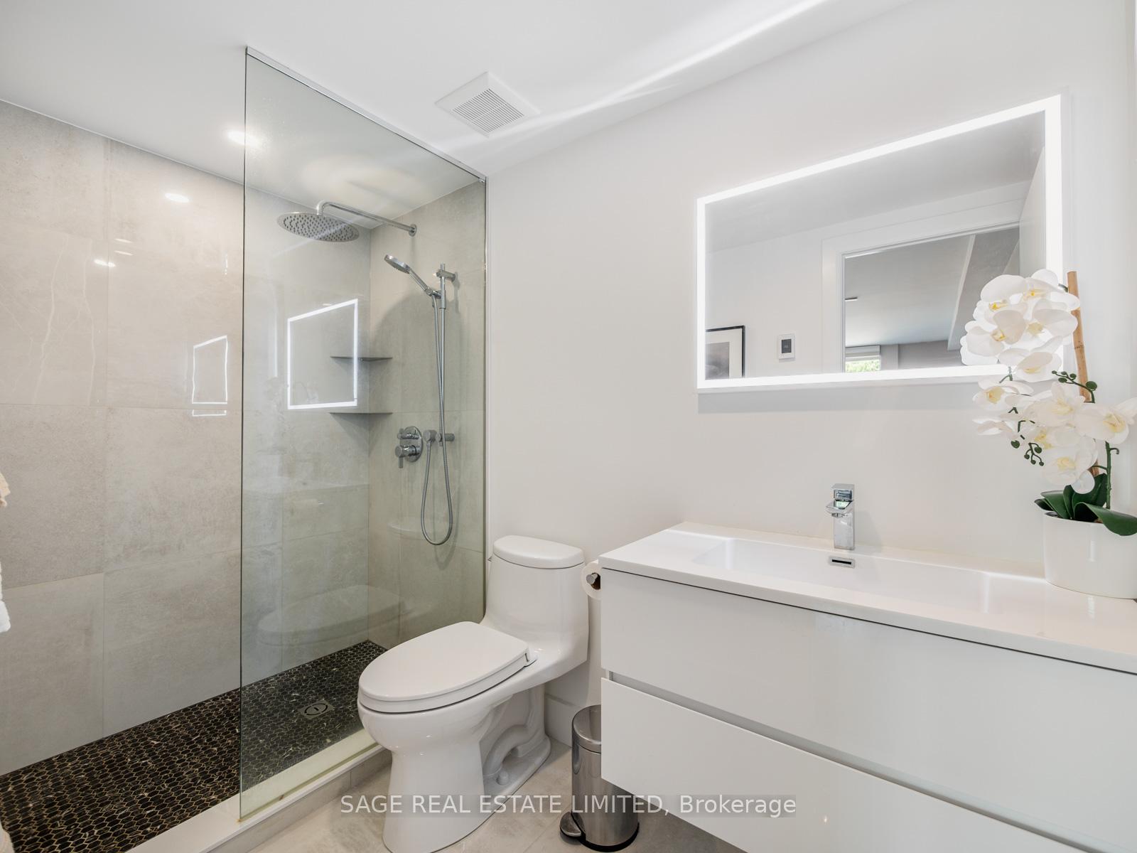 #204 - 2012 Queen Street, Toronto Unit: 204