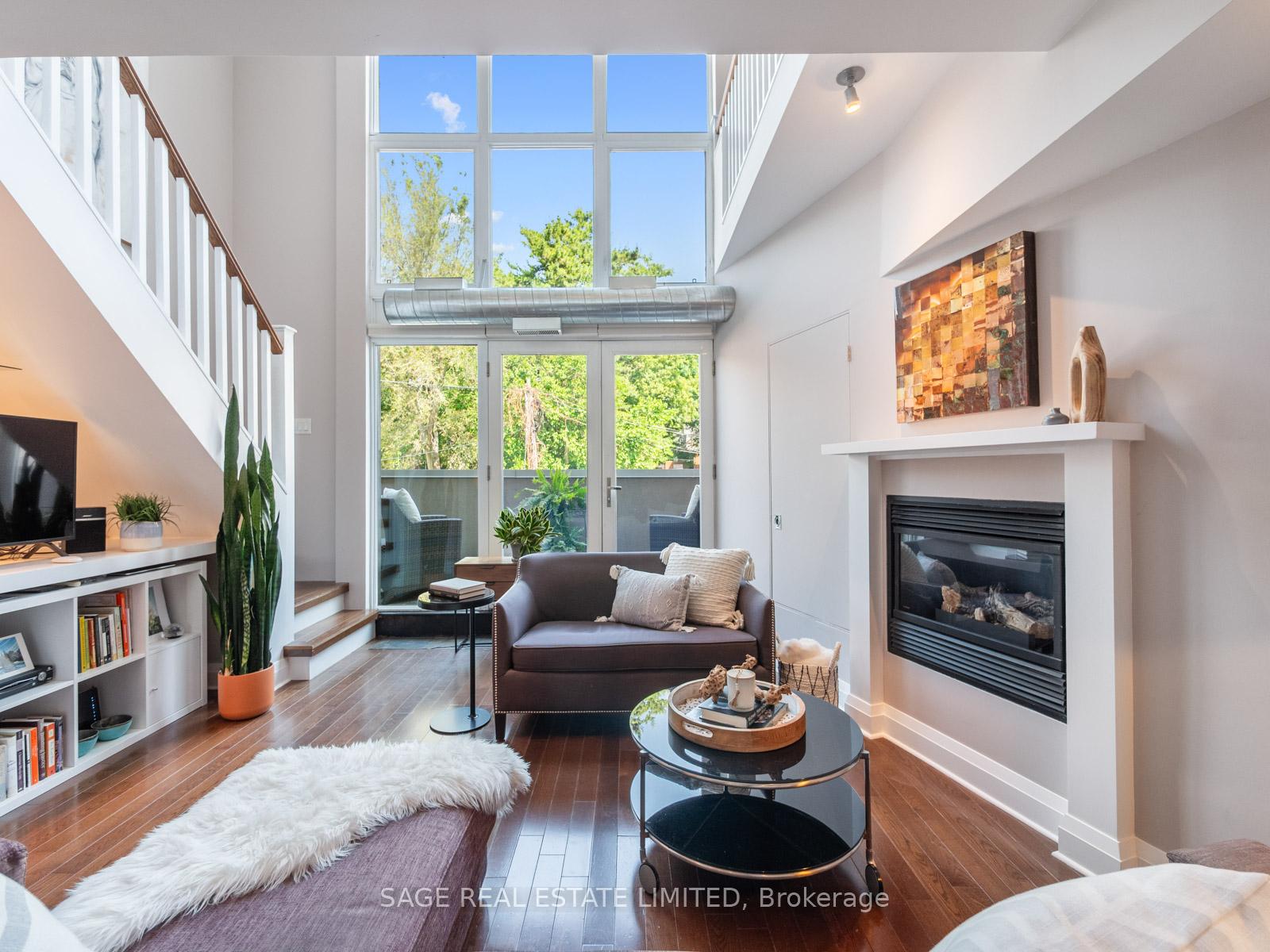 #204 - 2012 Queen Street, Toronto Unit: 204