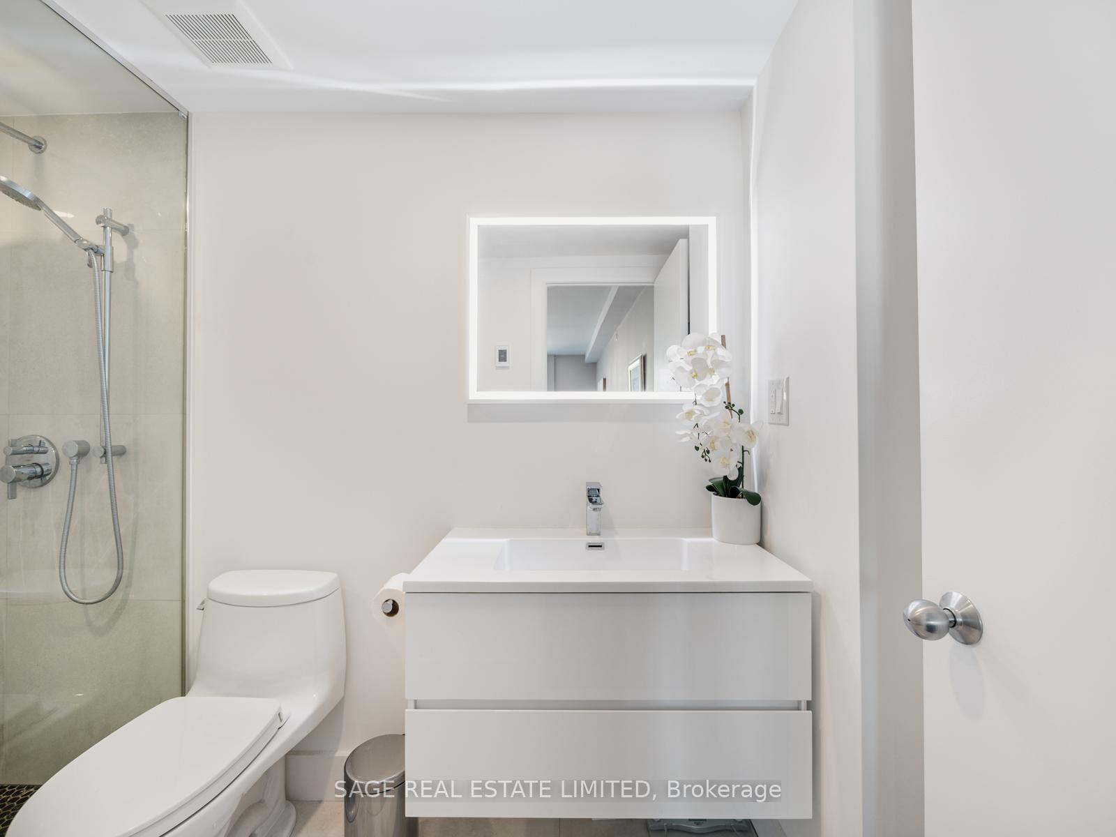 #204 - 2012 Queen Street, Toronto Unit: 204