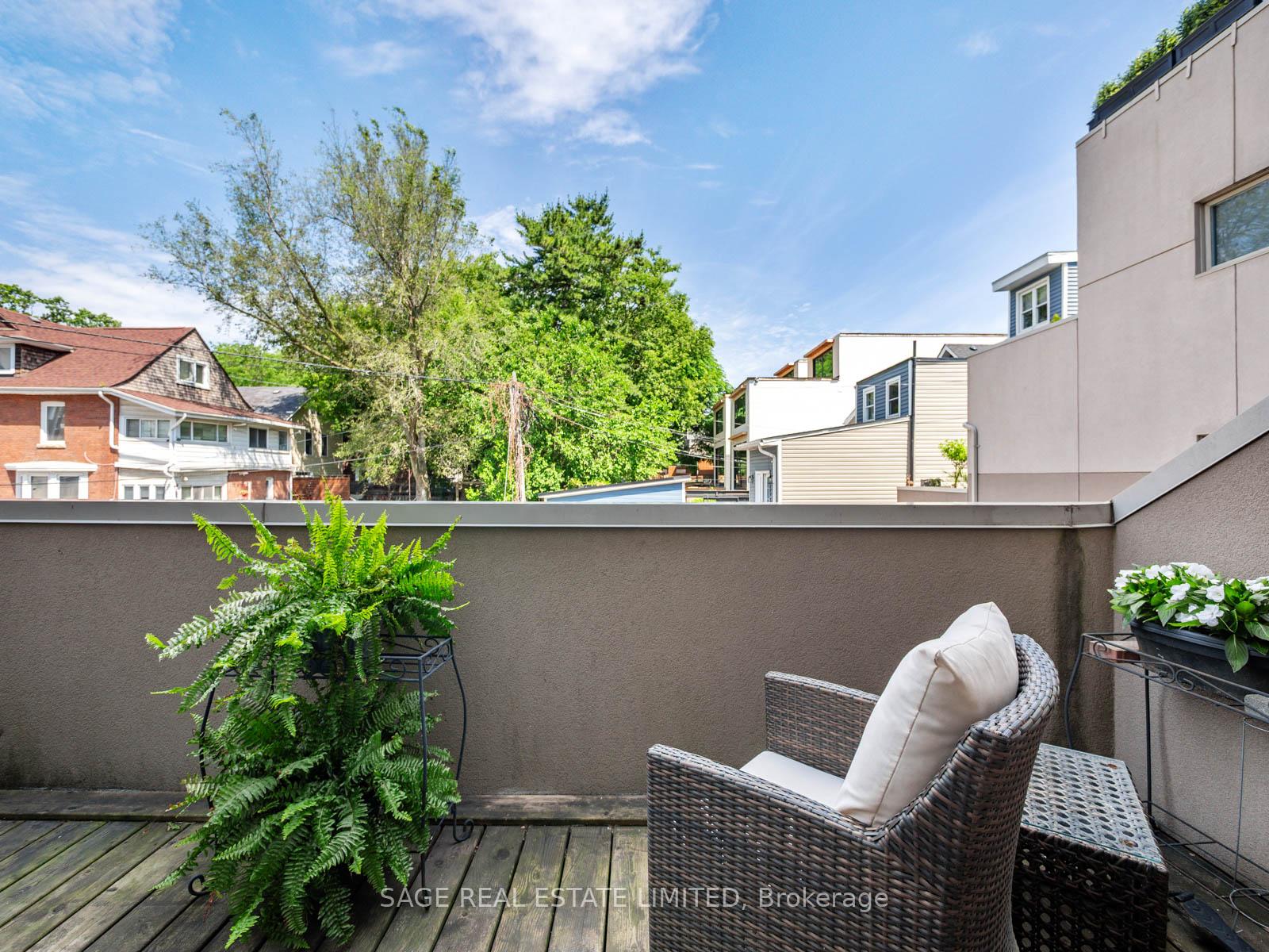 #204 - 2012 Queen Street, Toronto Unit: 204