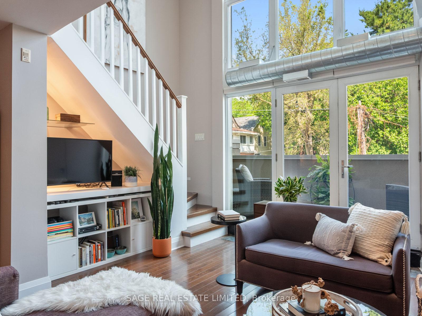 #204 - 2012 Queen Street, Toronto Unit: 204