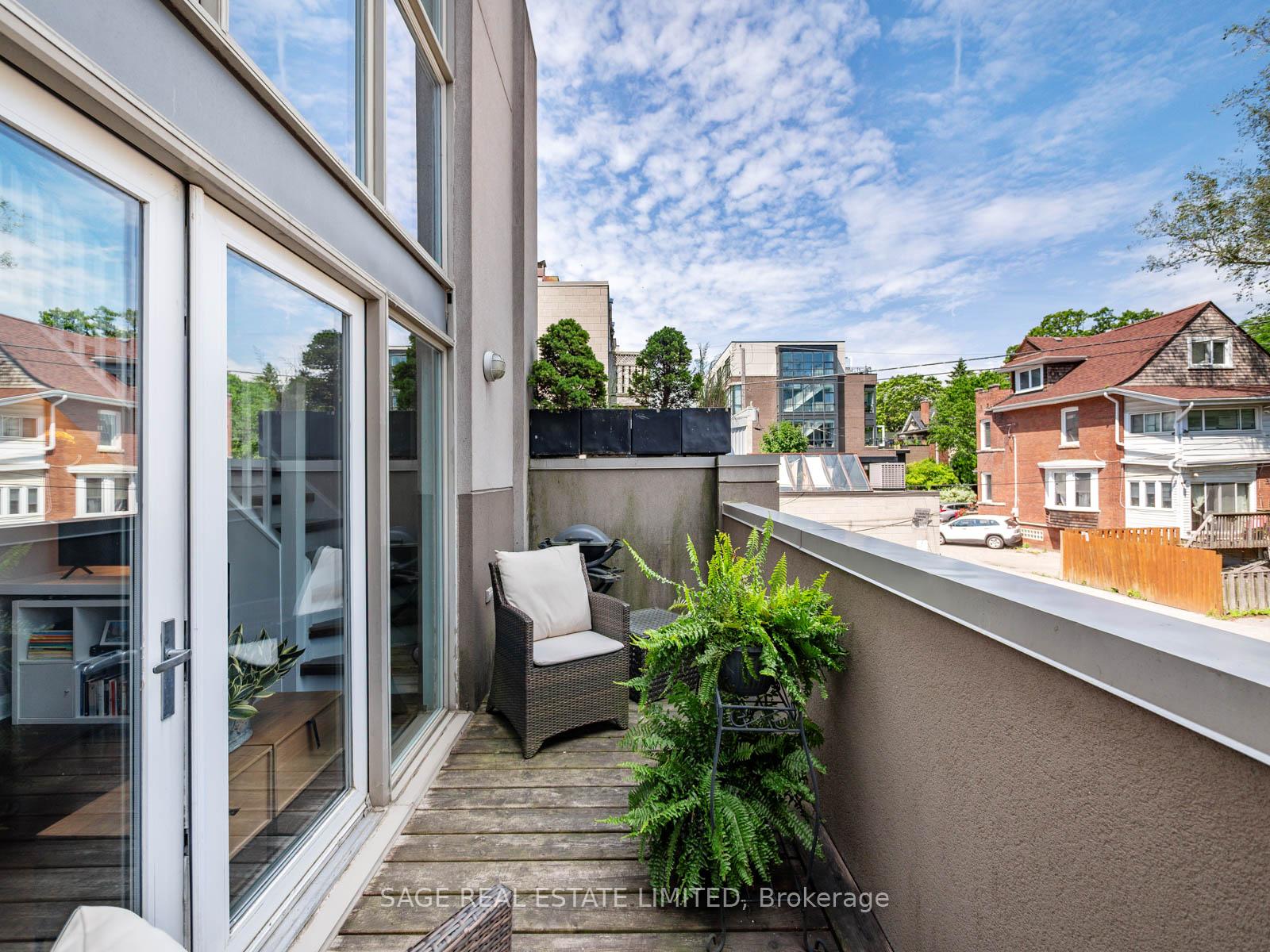 #204 - 2012 Queen Street, Toronto Unit: 204