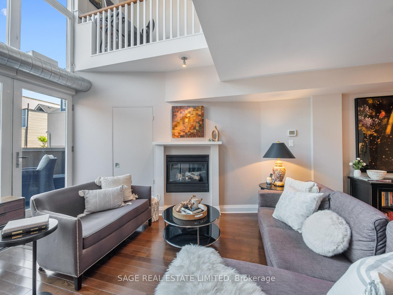 #204 - 2012 Queen Street, Toronto Unit: 204
