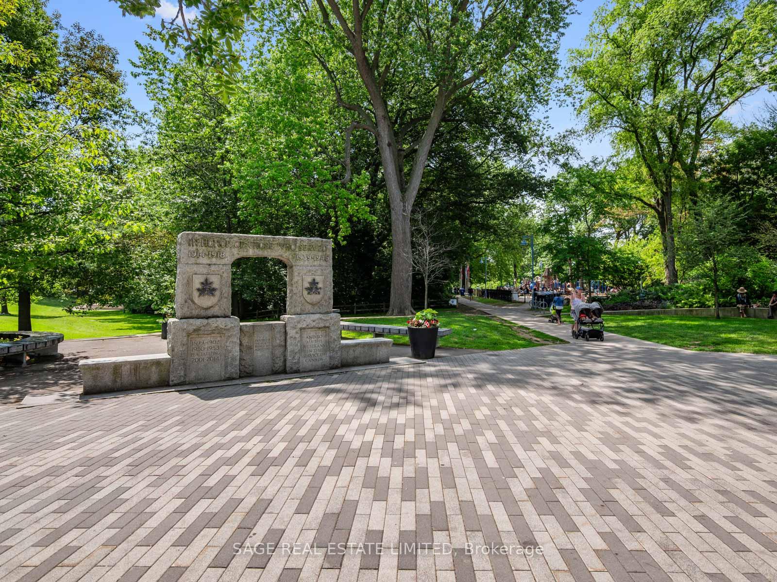 #204 - 2012 Queen Street, Toronto Unit: 204