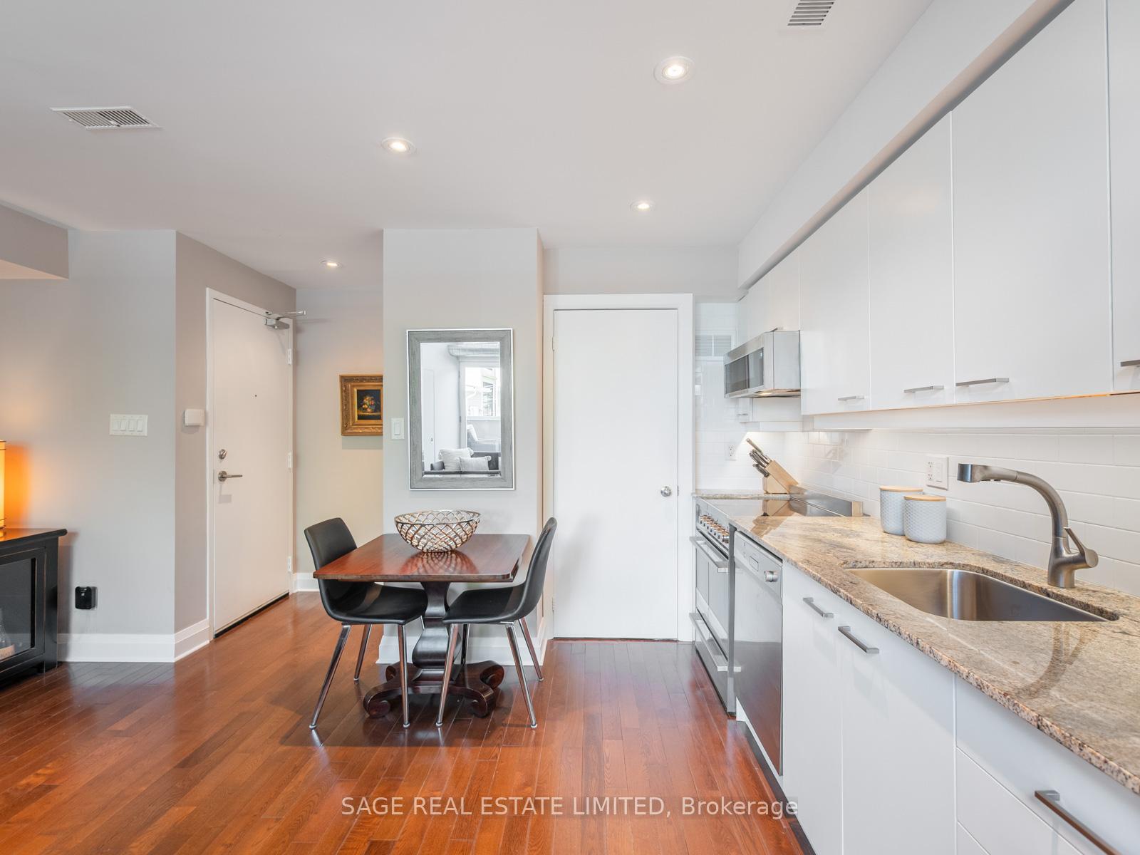 #204 - 2012 Queen Street, Toronto Unit: 204